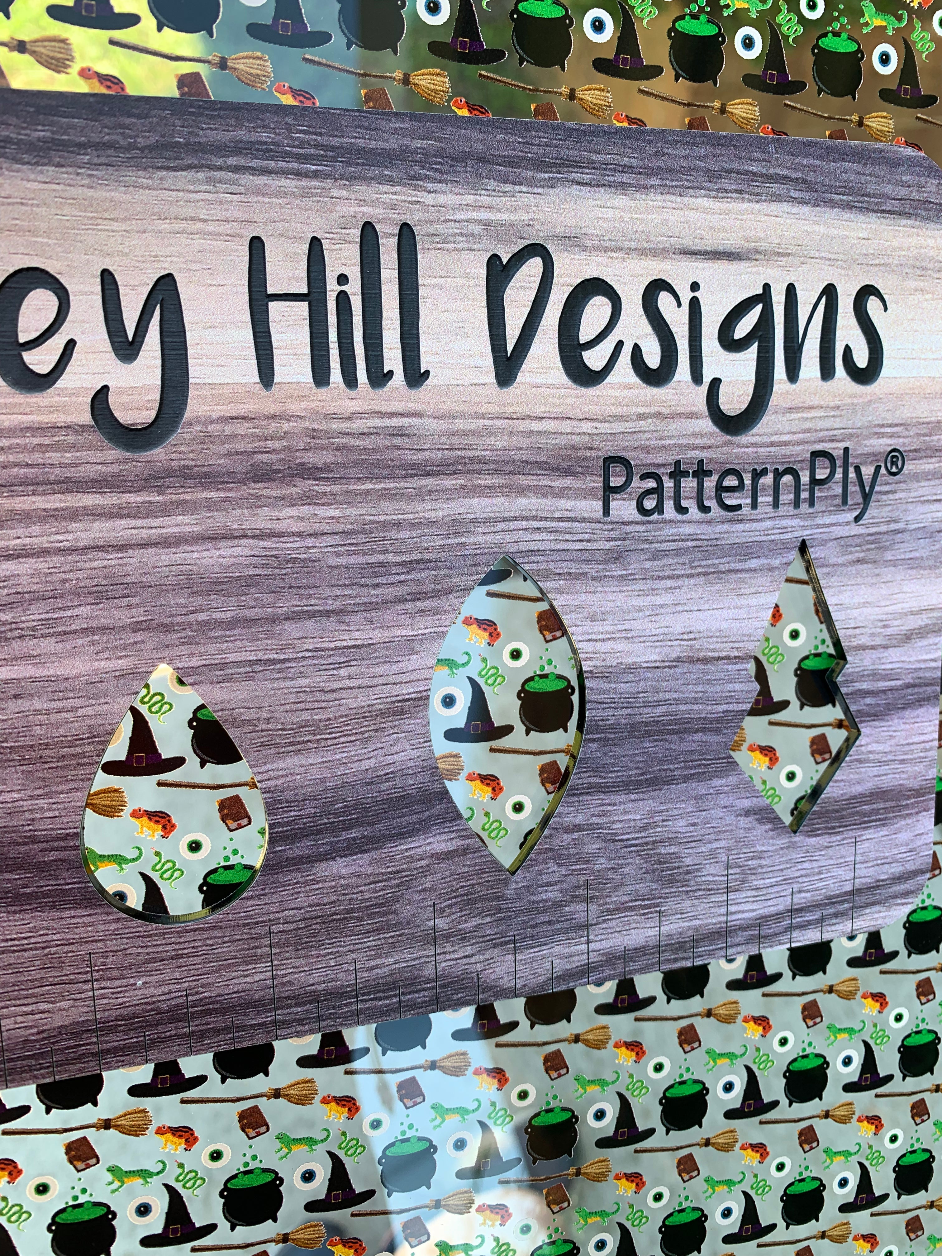 PatternPly® Scattered Witch Cauldron sheet showing the pattern