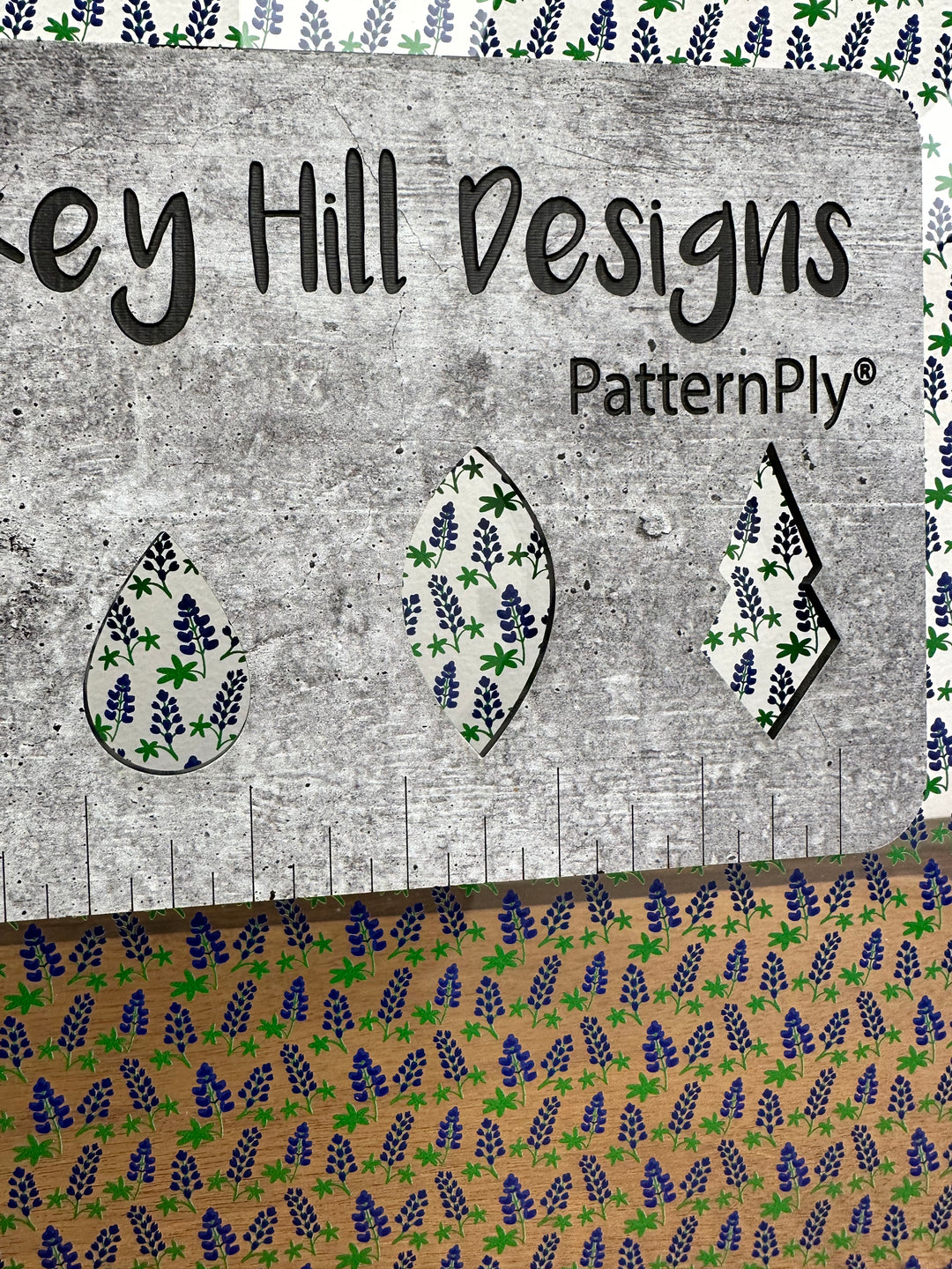 PatternPly® Scattered Bluebonnets