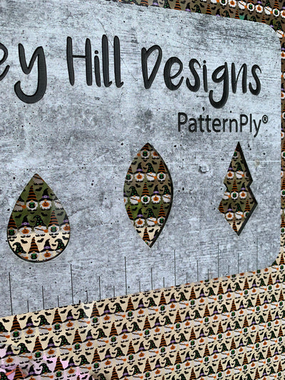 PatternPly® Scattered Halloween Gnomes