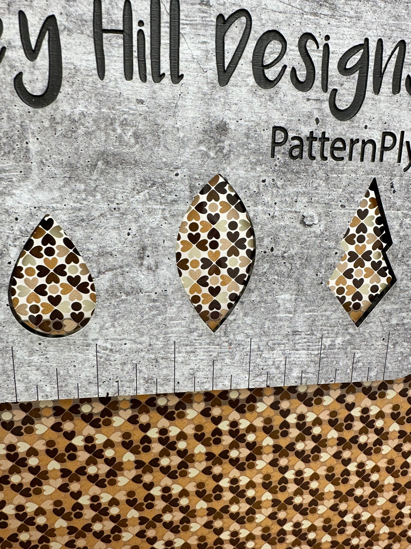 PatternPly® Scattered Neutral Hearts
