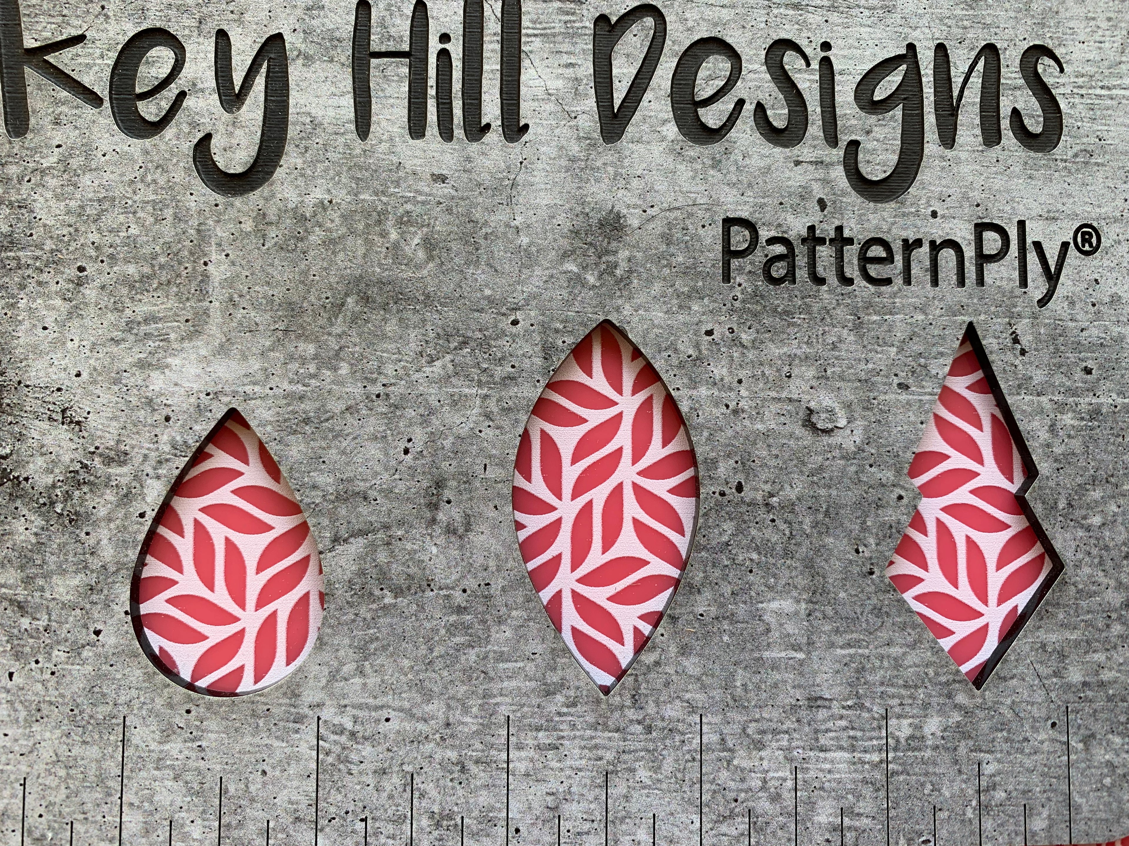 PatternPly® Scattered Leaves WHITE product photo 4