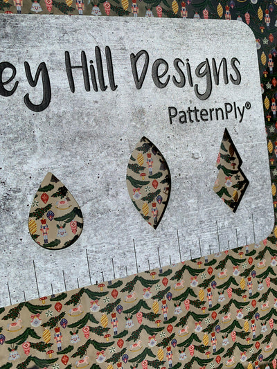 PatternPly® Scattered Nutcracker Tree Branches