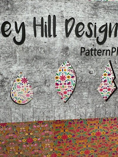 PatternPly® Scattered Three Season Floral