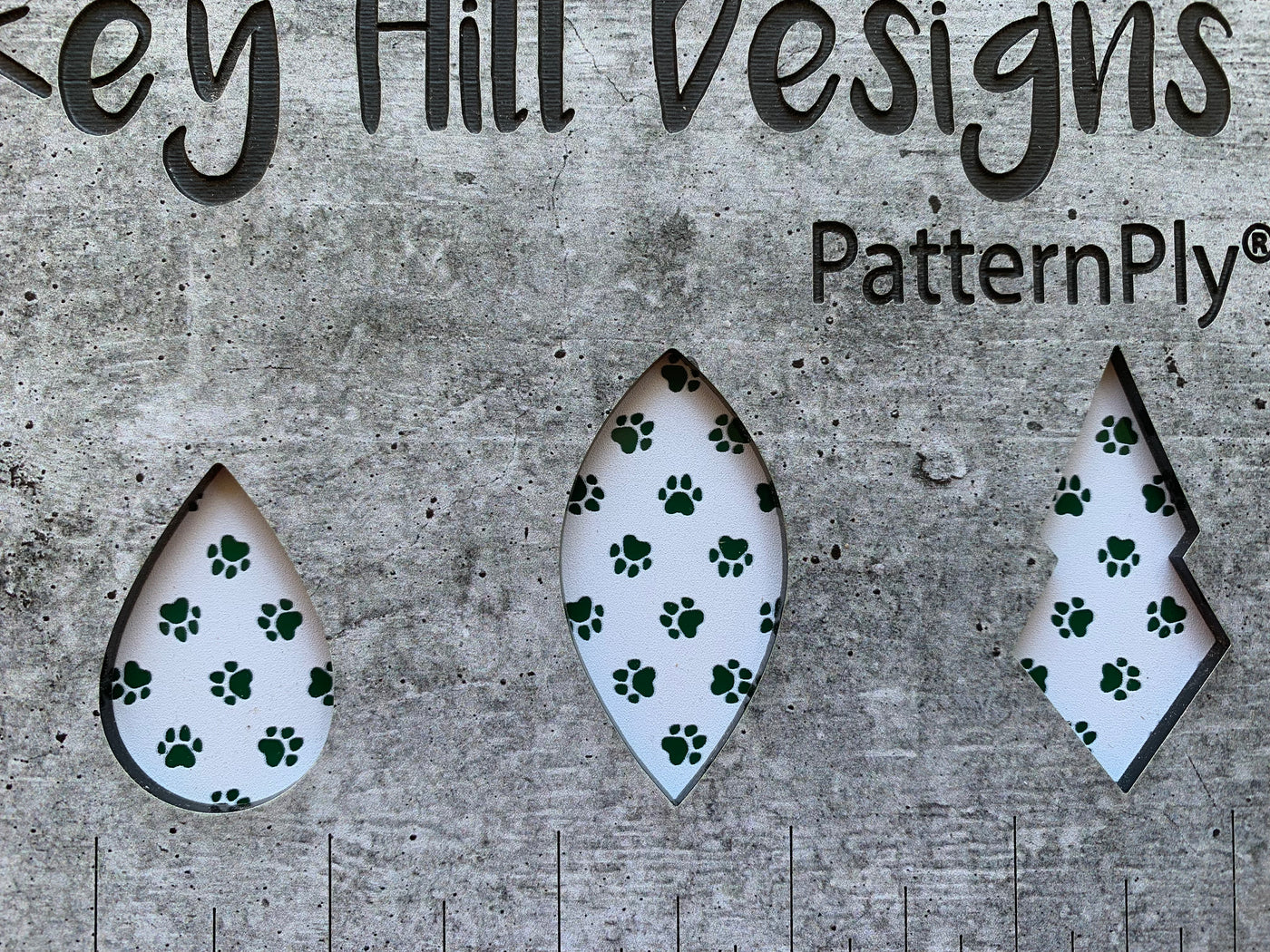 PatternPly® Scattered Pawprints WHITE