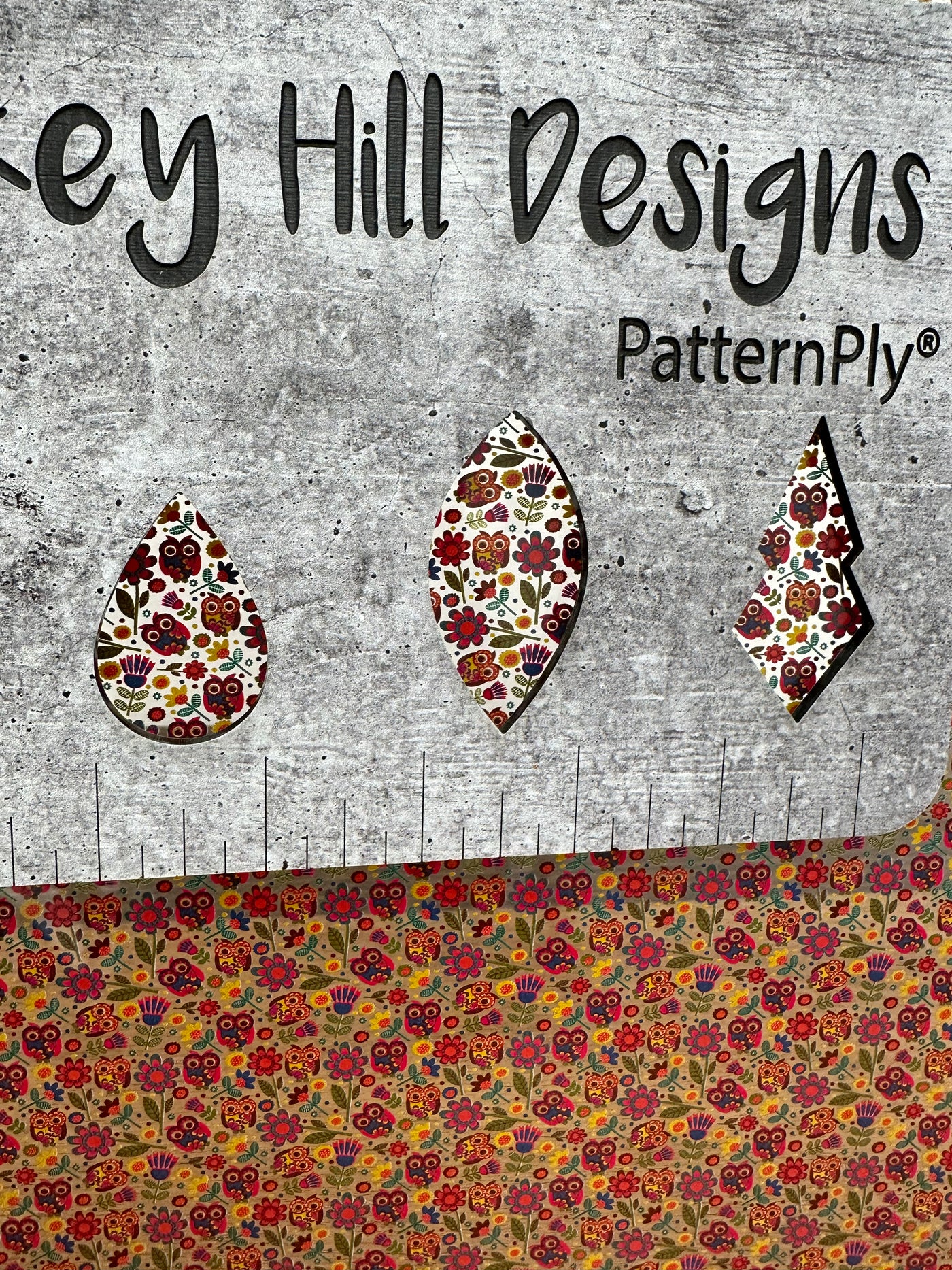 PatternPly® Scattered Owls and Flowers