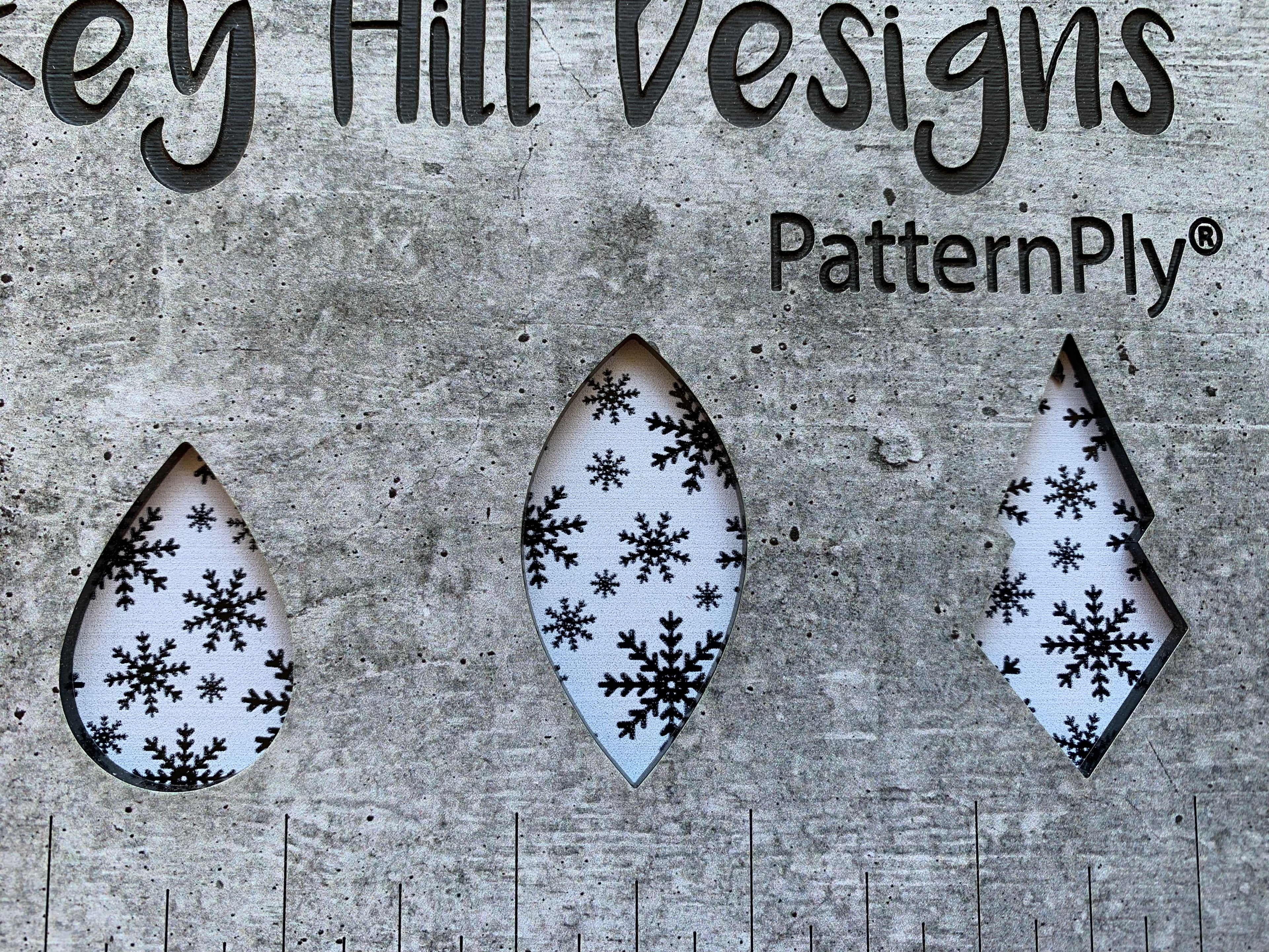 PatternPly® Scattered Snowflakes WHITE product photo 8