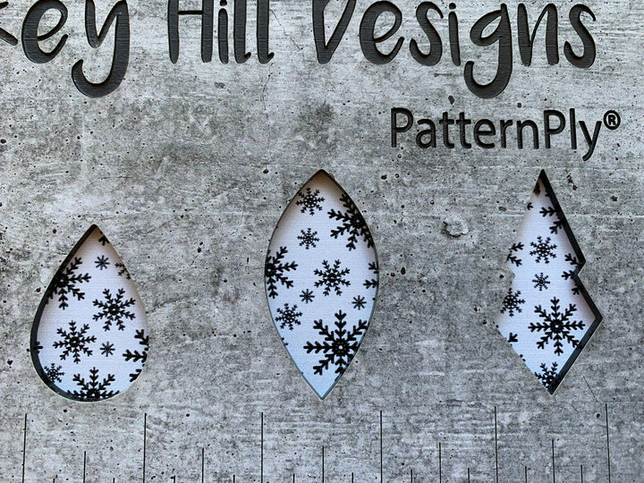 PatternPly® Scattered Snowflakes WHITE