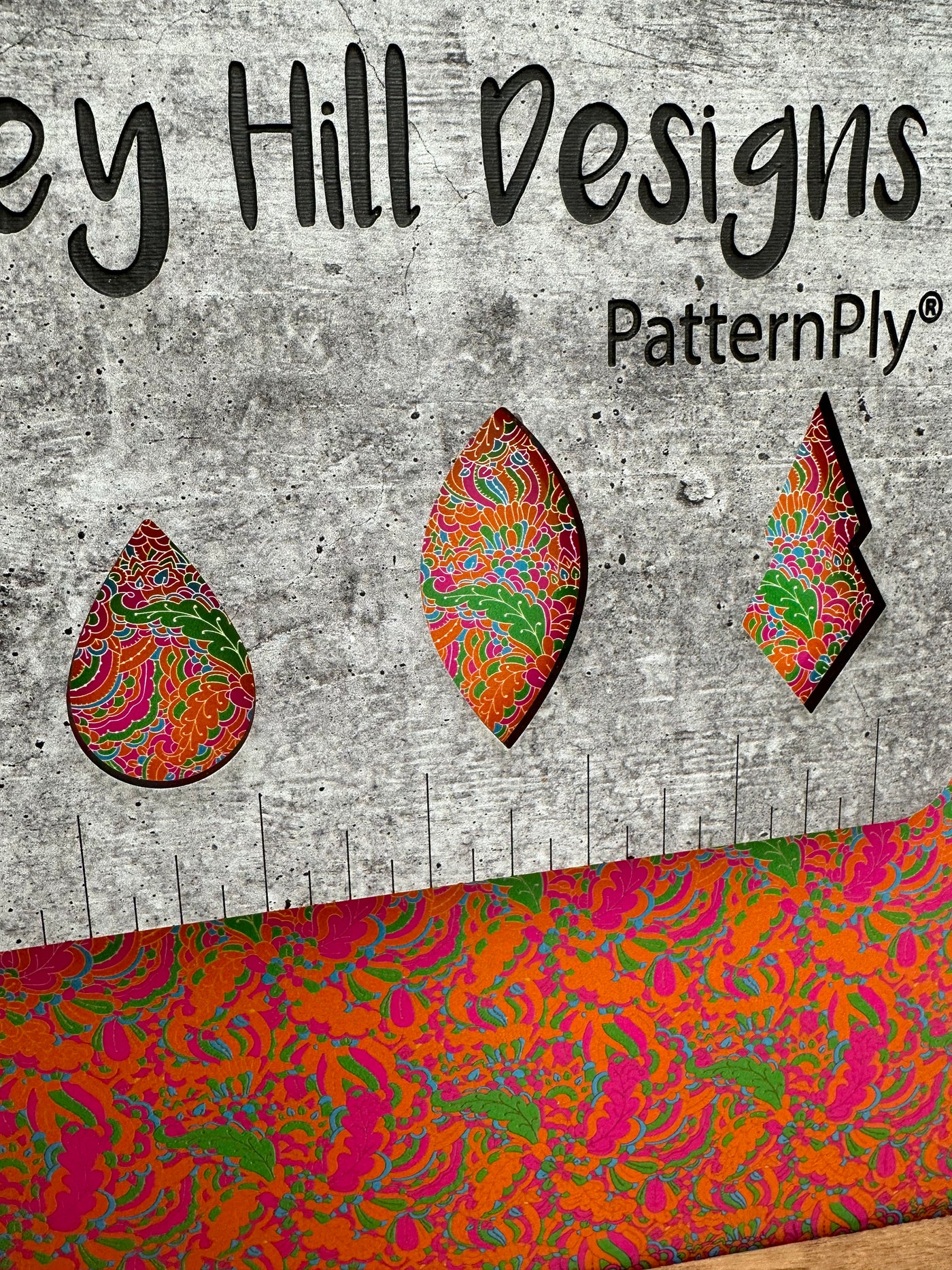 PatternPly® Scattered Bright Summer Doodles