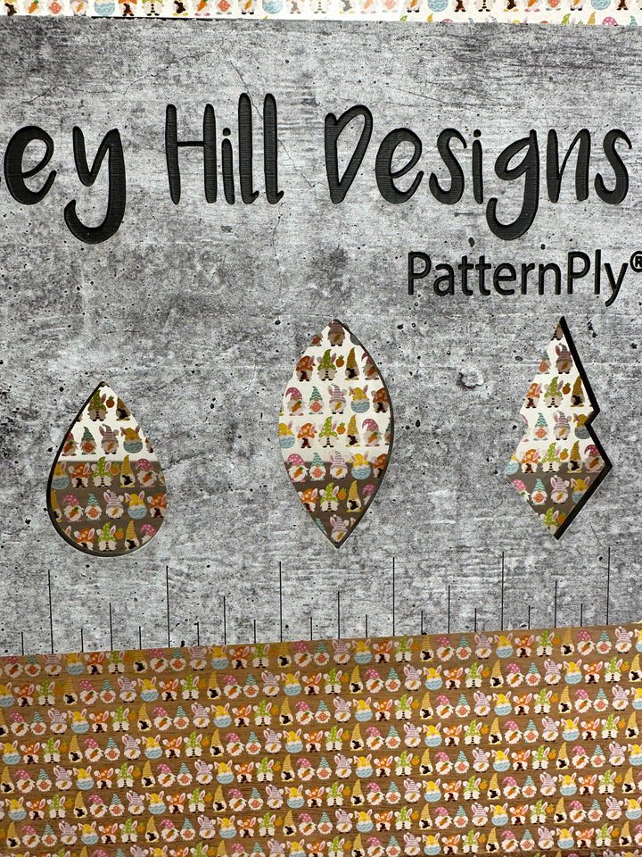 PatternPly® Scattered Micro Easter Gnomes