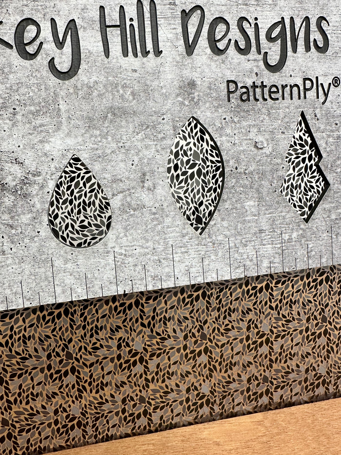 PatternPly® Scattered Grayscale Confetti