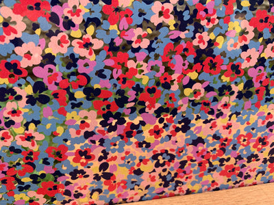 PatternPly® Scattered Rainbow Floral