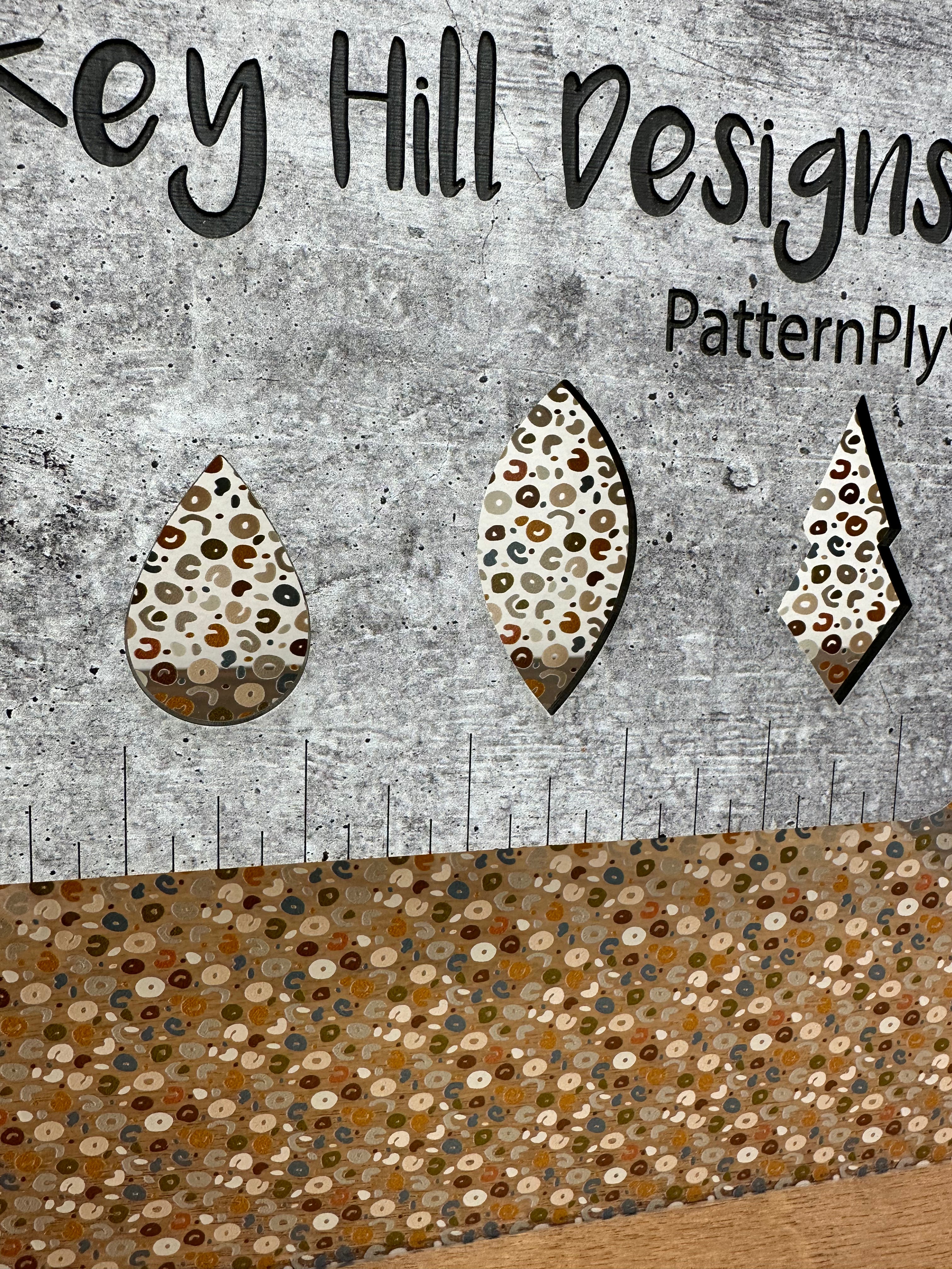 PatternPly® Scattered Micro Neutral Freeform Leopard product photo 3