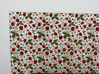 PatternPly® Scattered Strawberry Plants