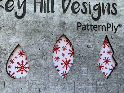 PatternPly® Scattered Snowflakes WHITE