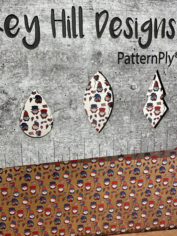 PatternPly® Scattered Patriotic Gnomes