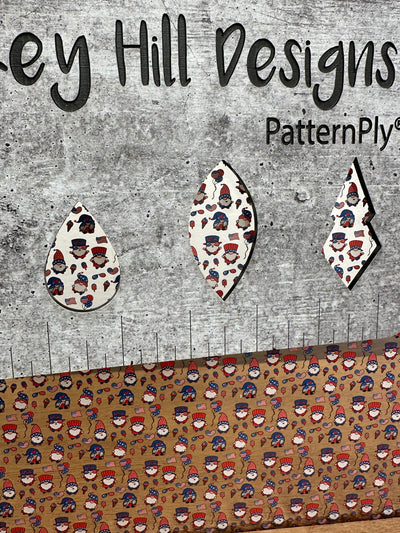 PatternPly® Scattered Patriotic Gnomes