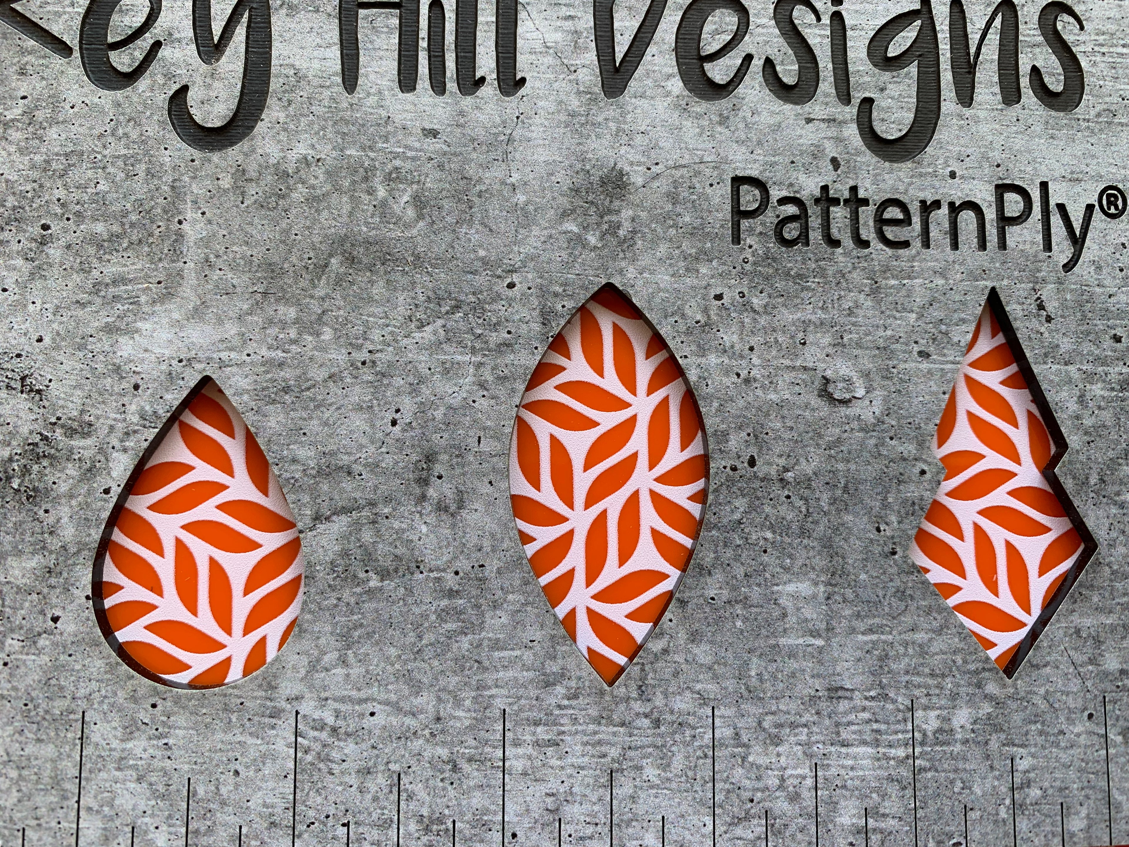 PatternPly® Scattered Leaves WHITE product photo 8