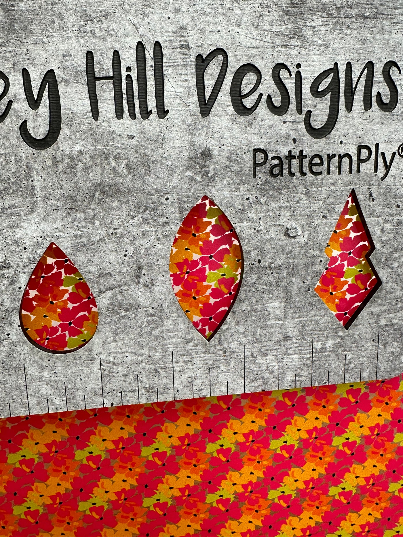 PatternPly® Scattered Micro Summer Floral