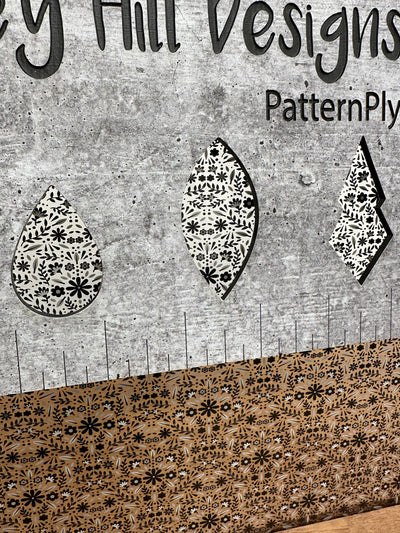 PatternPly® Scattered Grayscale Floral