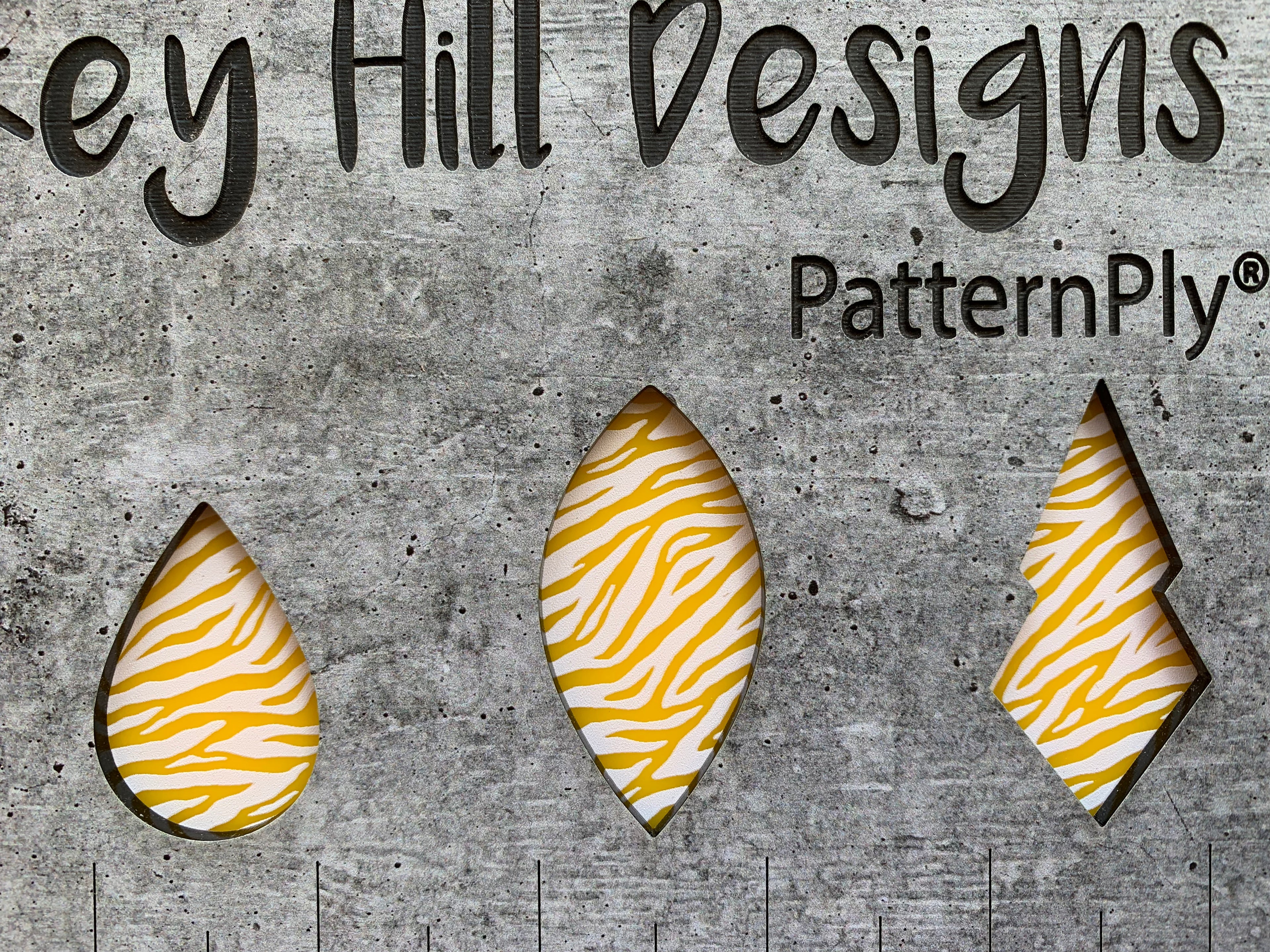 PatternPly® Scattered Zebra WHITE product photo 4