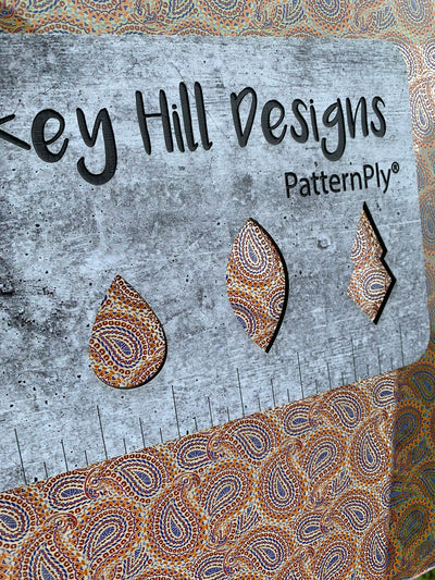 PatternPly® Scattered Blue and Yellow Paisley