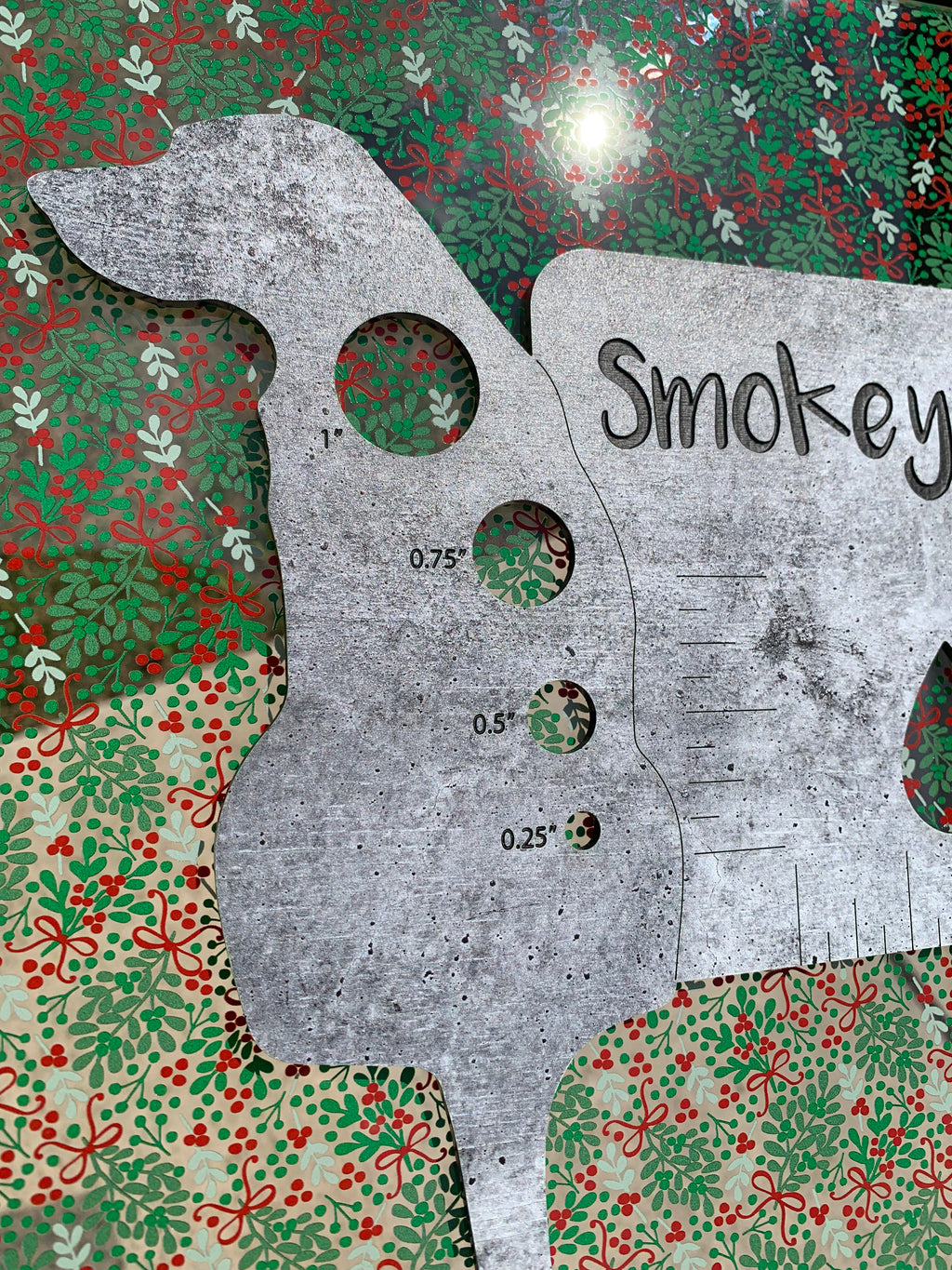 PatternPly® Scattered Mistletoe product photo 3