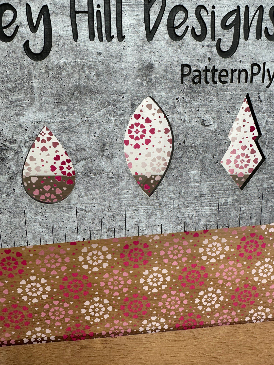 PatternPly® Scattered Heart Circles