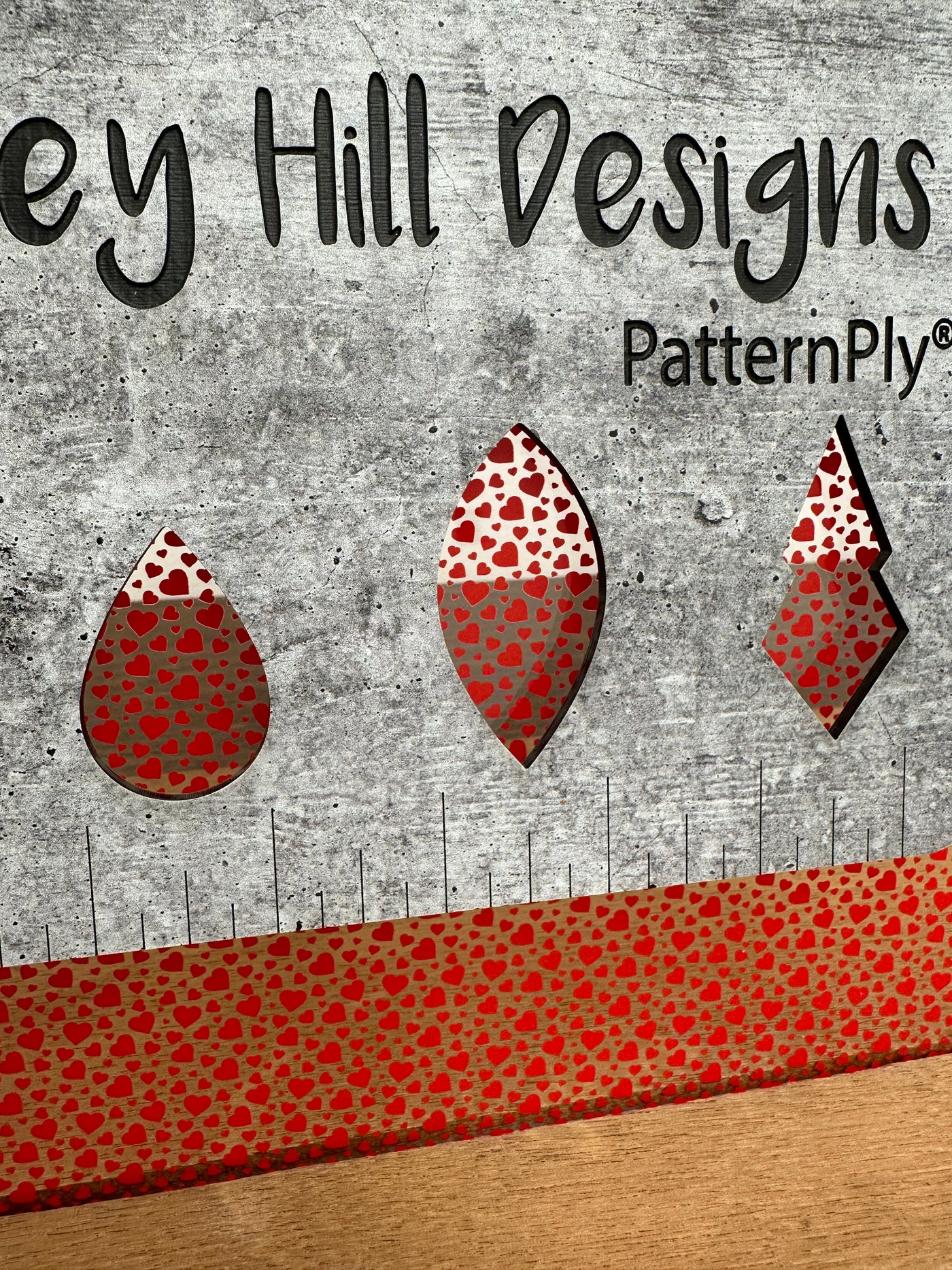 PatternPly® Scattered Micro Red Hearts