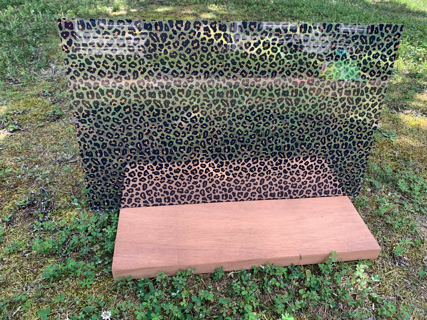 PatternPly® Scattered Leopard Spots